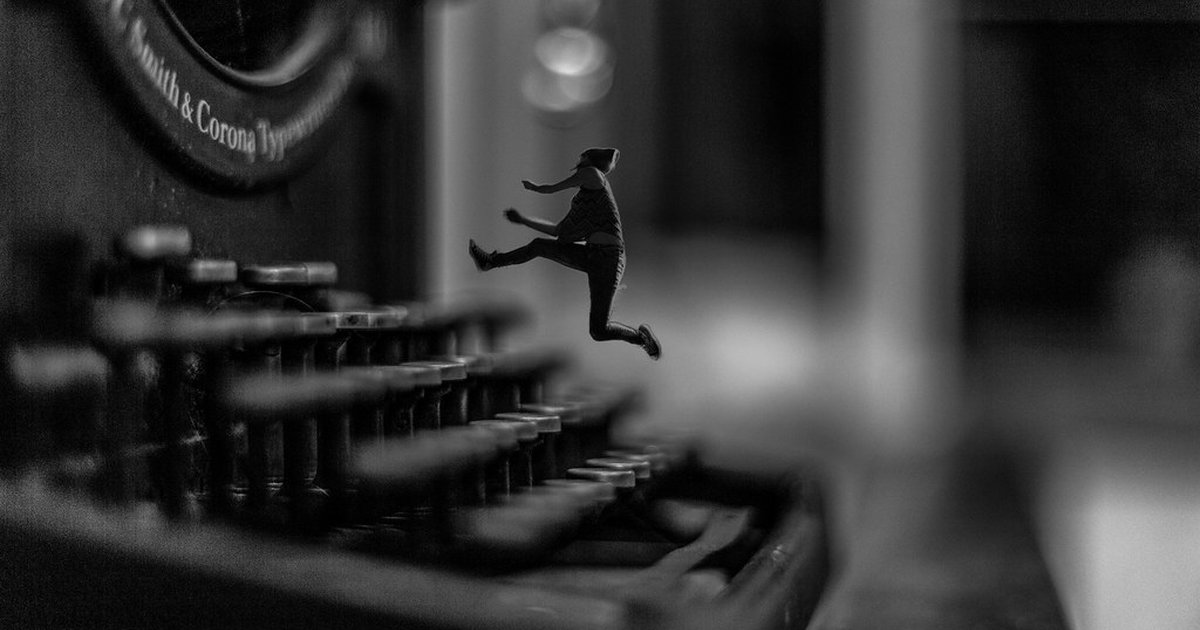 A vintage typewriter on a desk, representing craft in copywriting